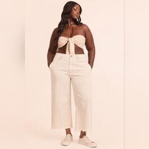 LEVI'S HIGH RISE LOOSE CROP IN CREAM NWT!